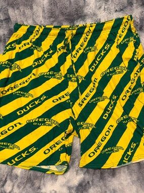 Men’s Oregon Ducks shorts size 2XL